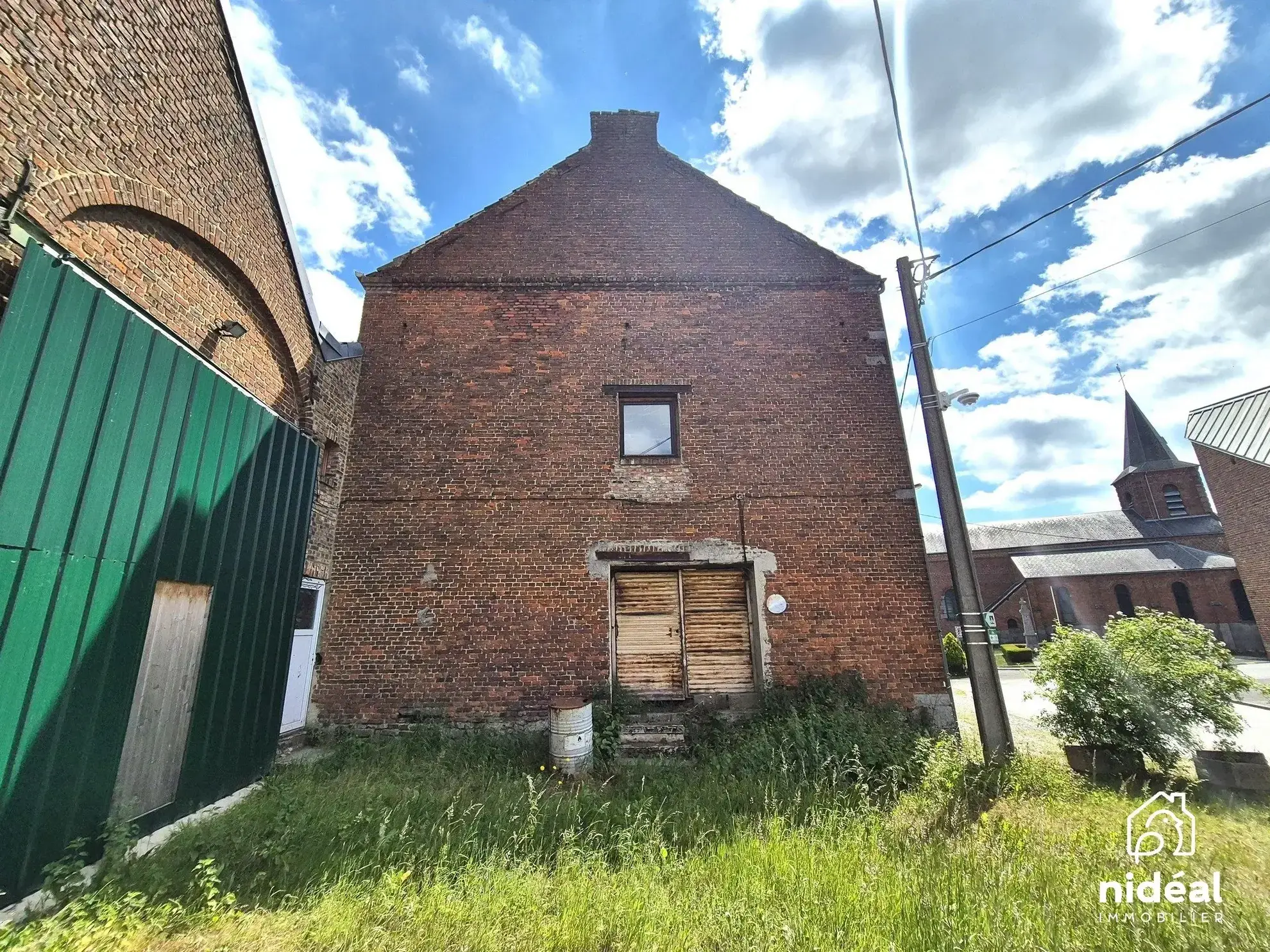 Granges brutes à vendre pour loft ou stockage à la frontière belge 