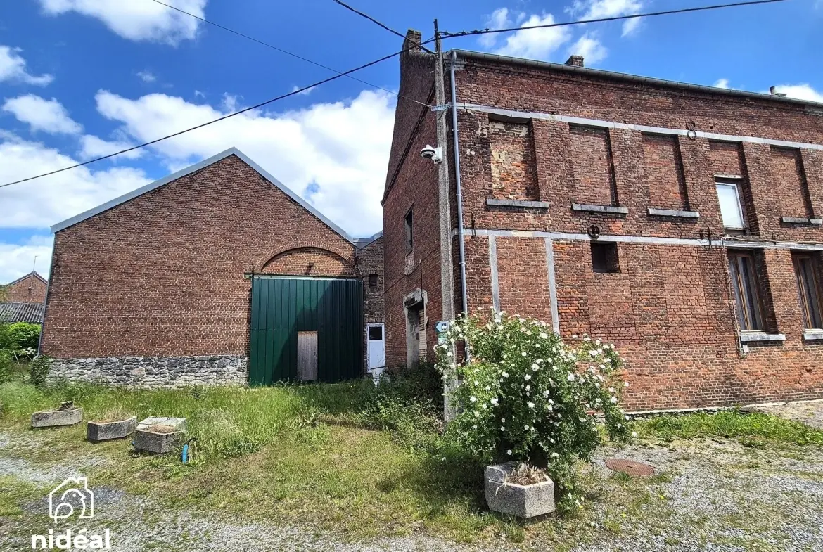 Granges brutes à vendre pour loft ou stockage à la frontière belge 
