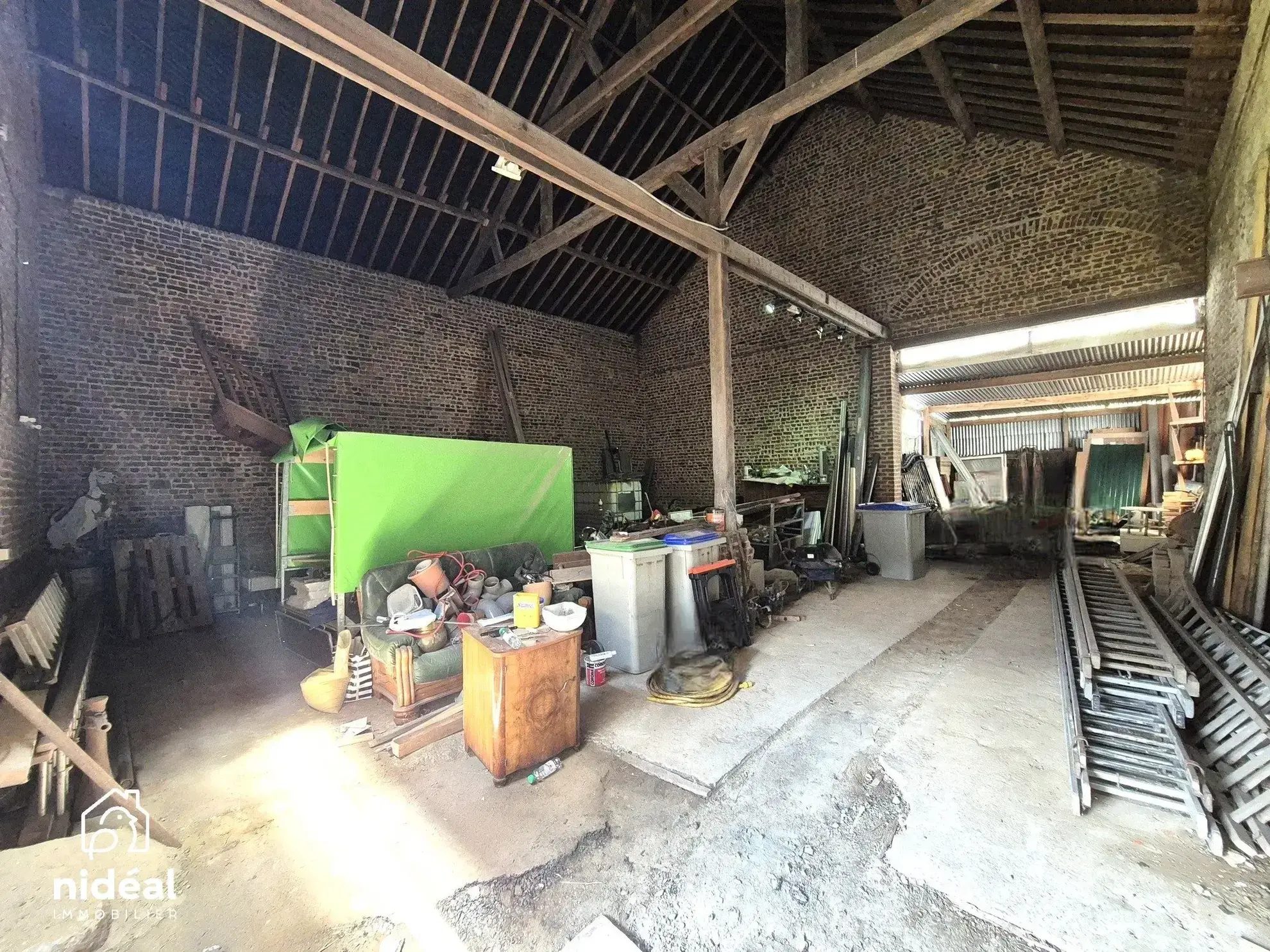Granges brutes à vendre pour loft ou stockage à la frontière belge 