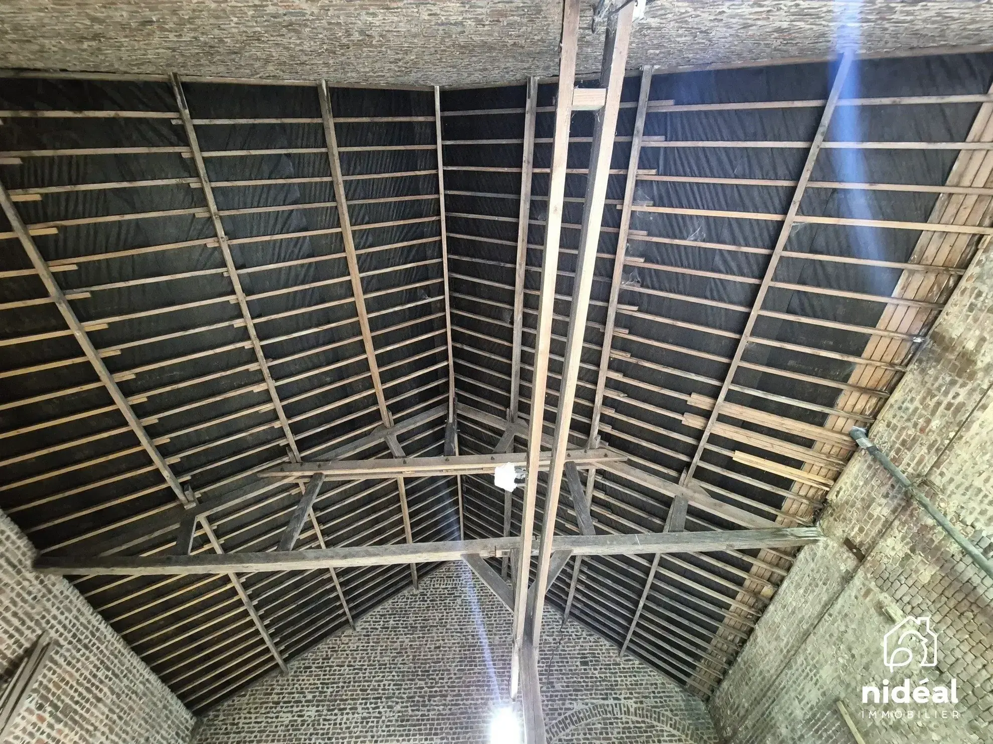 Granges brutes à vendre pour loft ou stockage à la frontière belge 