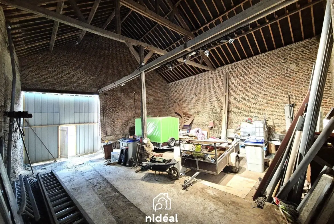 Granges brutes à vendre pour loft ou stockage à la frontière belge 