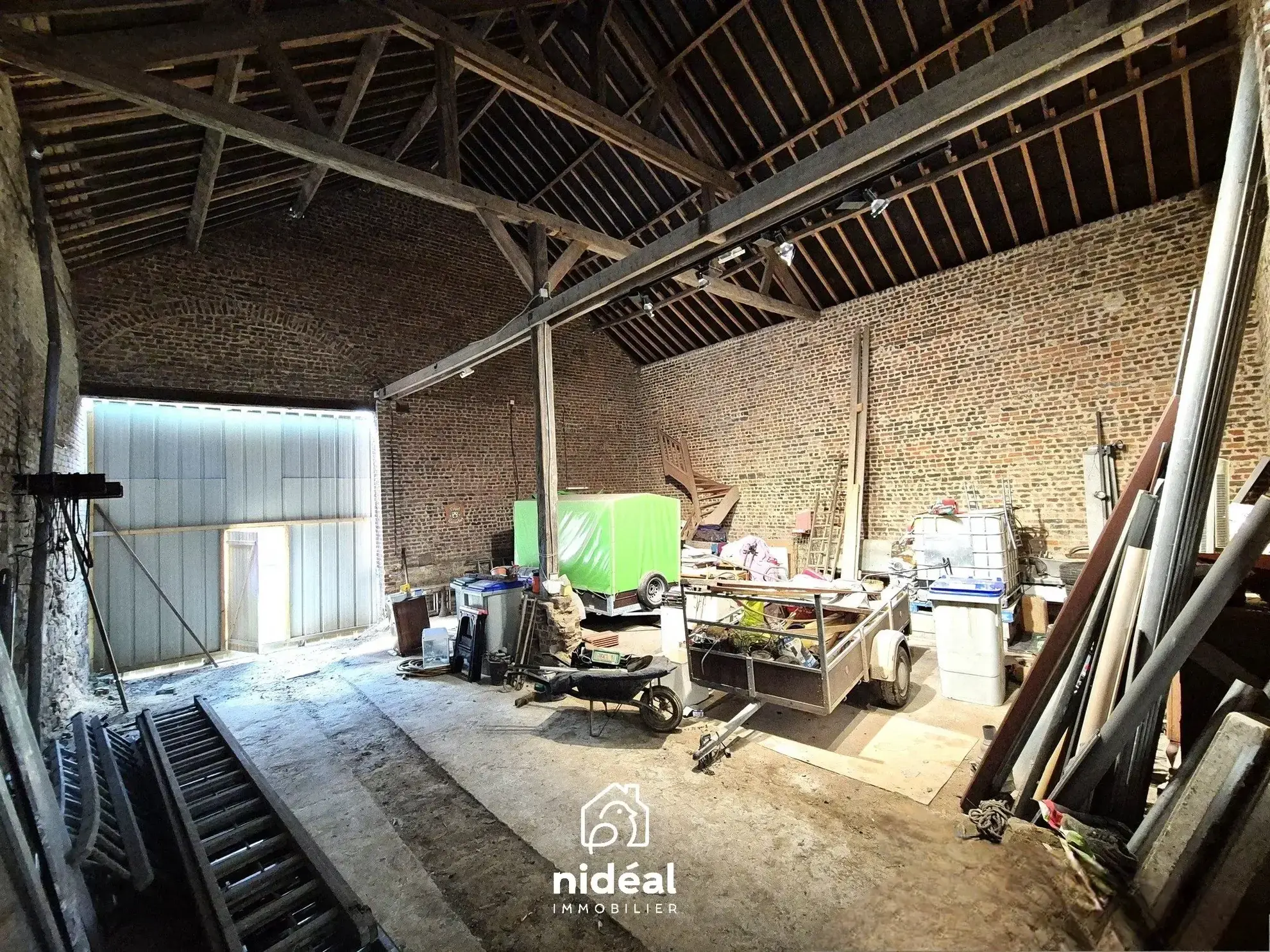 Granges brutes à vendre pour loft ou stockage à la frontière belge 