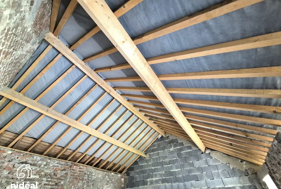 Granges brutes à vendre pour loft ou stockage à la frontière belge 