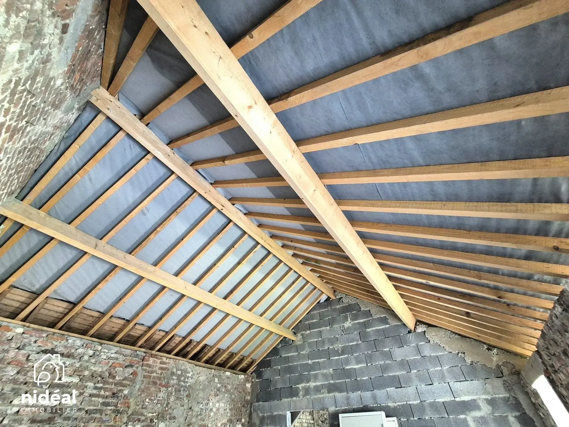Granges brutes à vendre pour loft ou stockage à la frontière belge 