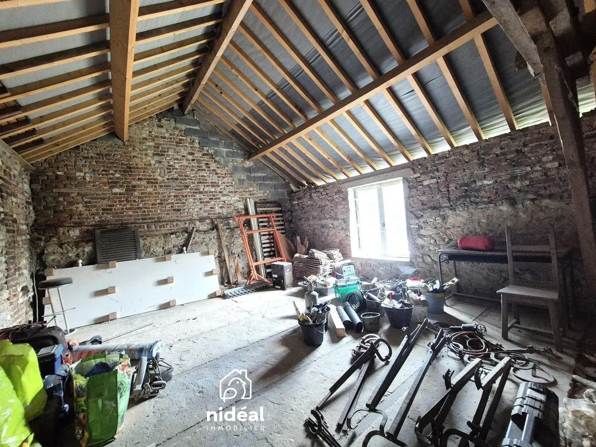 Granges brutes à vendre pour loft ou stockage à la frontière belge 