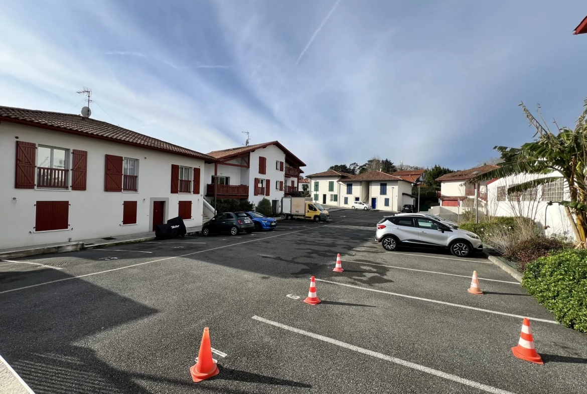 Place de parking sécurisée à 1 km de Saint-Jean-de-Luz à Urrugne 