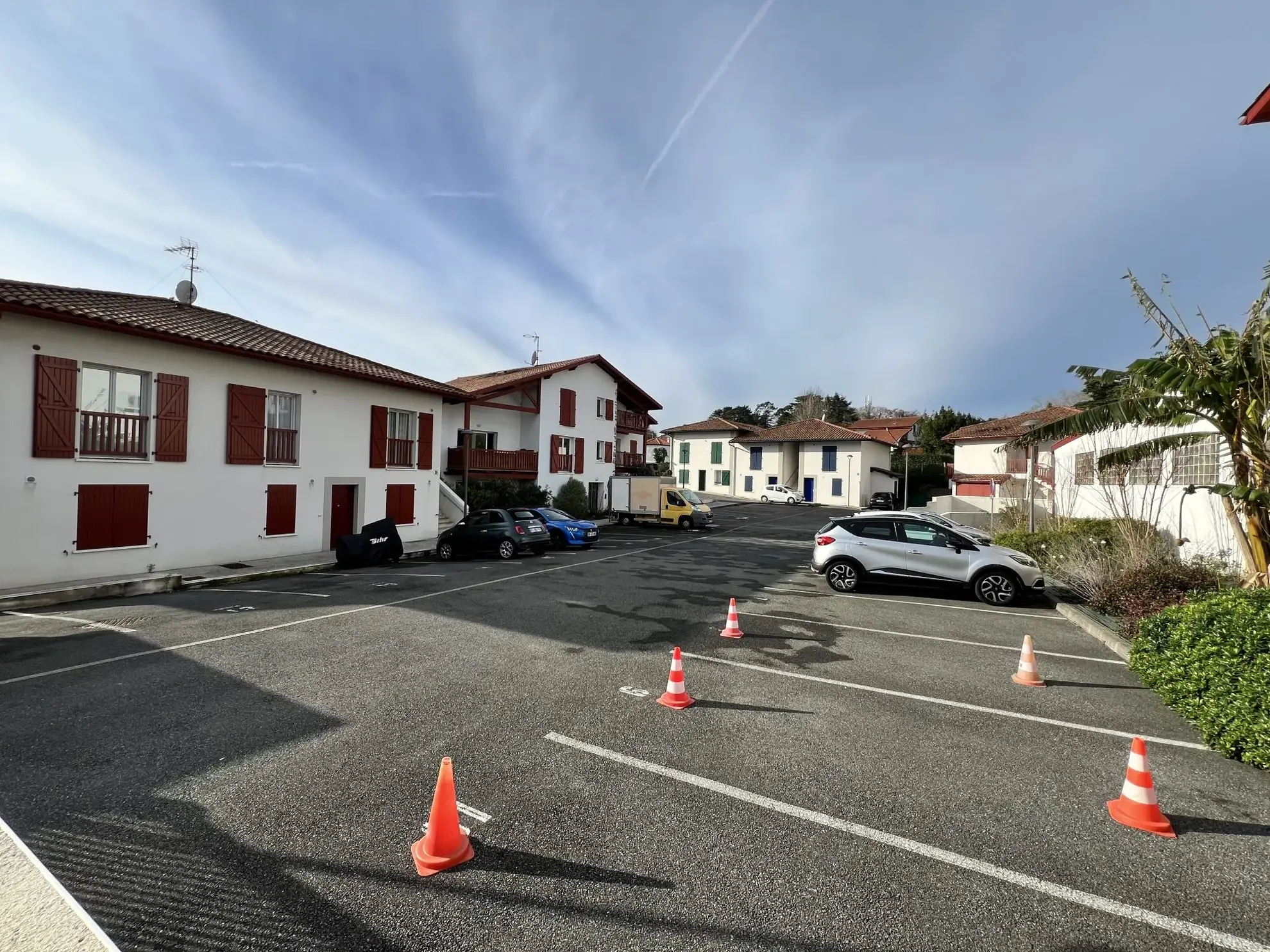 Place de parking sécurisée à 1 km de Saint-Jean-de-Luz à Urrugne 