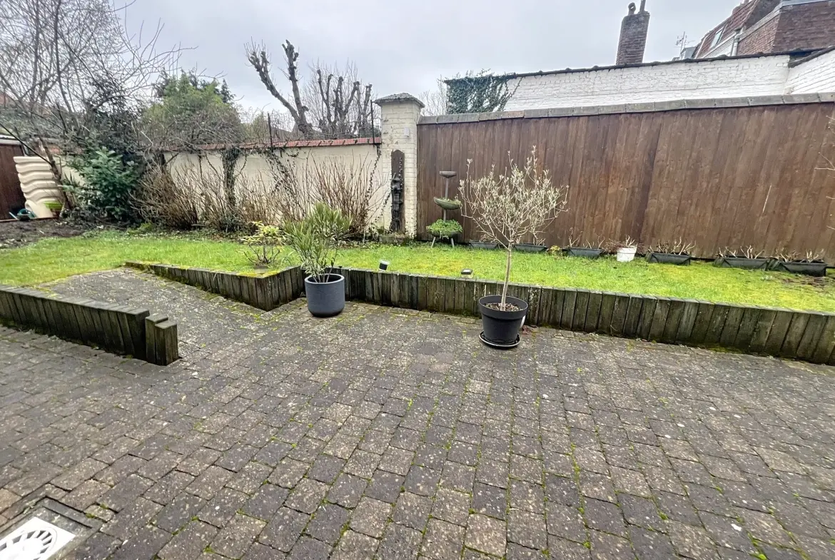 Maison en plain-pied de 120m² avec jardin, garage et rénovation récente à Roubaix 