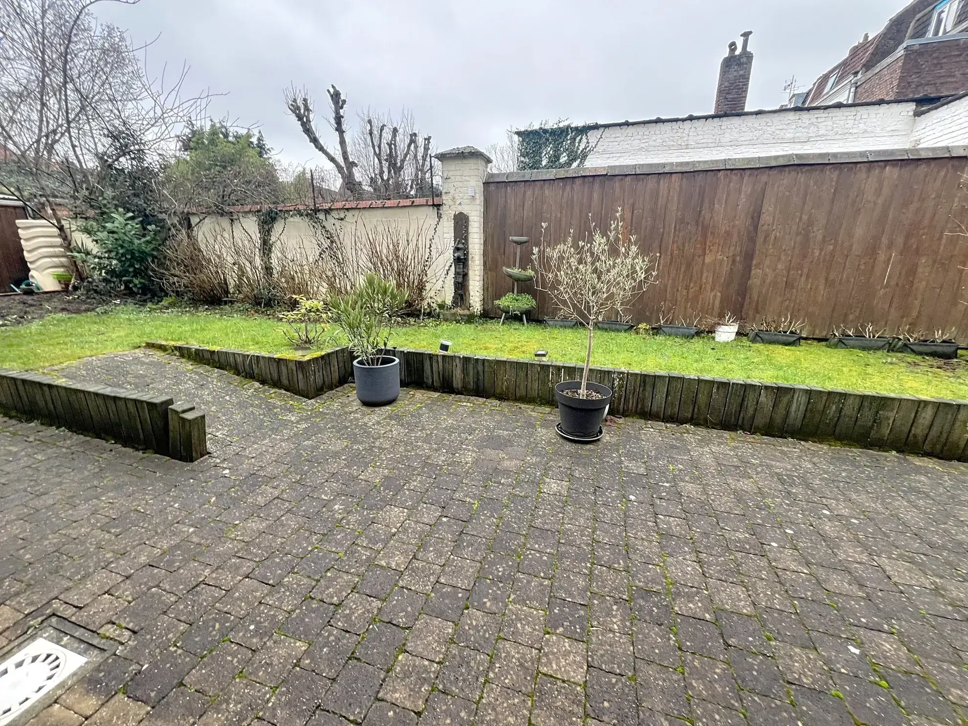 Maison en plain-pied de 120m² avec jardin, garage et rénovation récente à Roubaix 