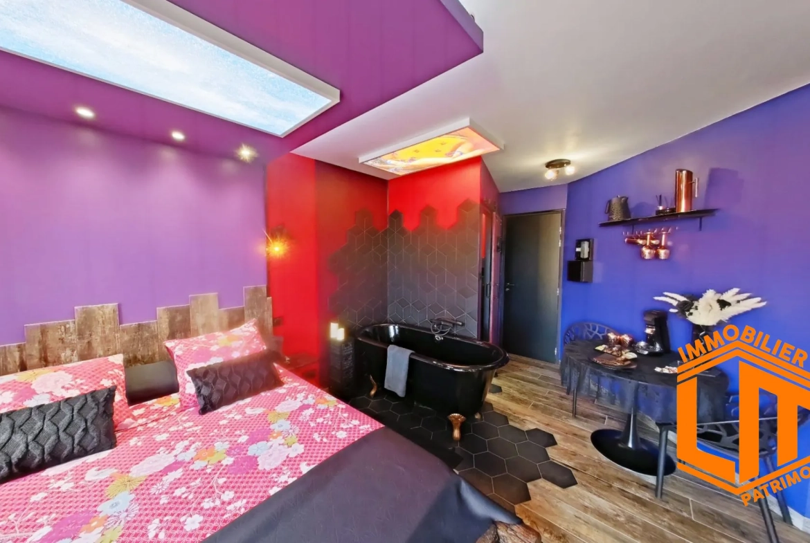 Studio atypique Studio rénové à Agde avec style néo-baroque, rentabilité élevée 