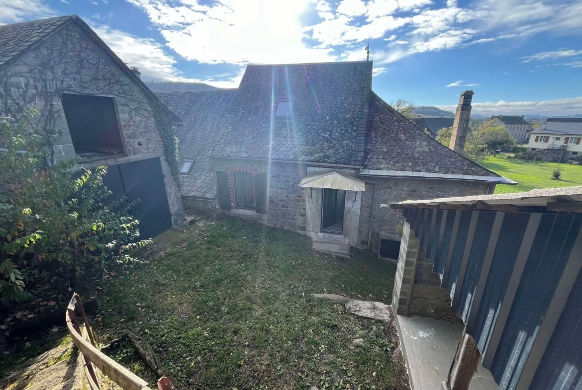 Maison Charmante maison rénovée à Vebret avec jardin et garage, louée jusqu'en 2026 
