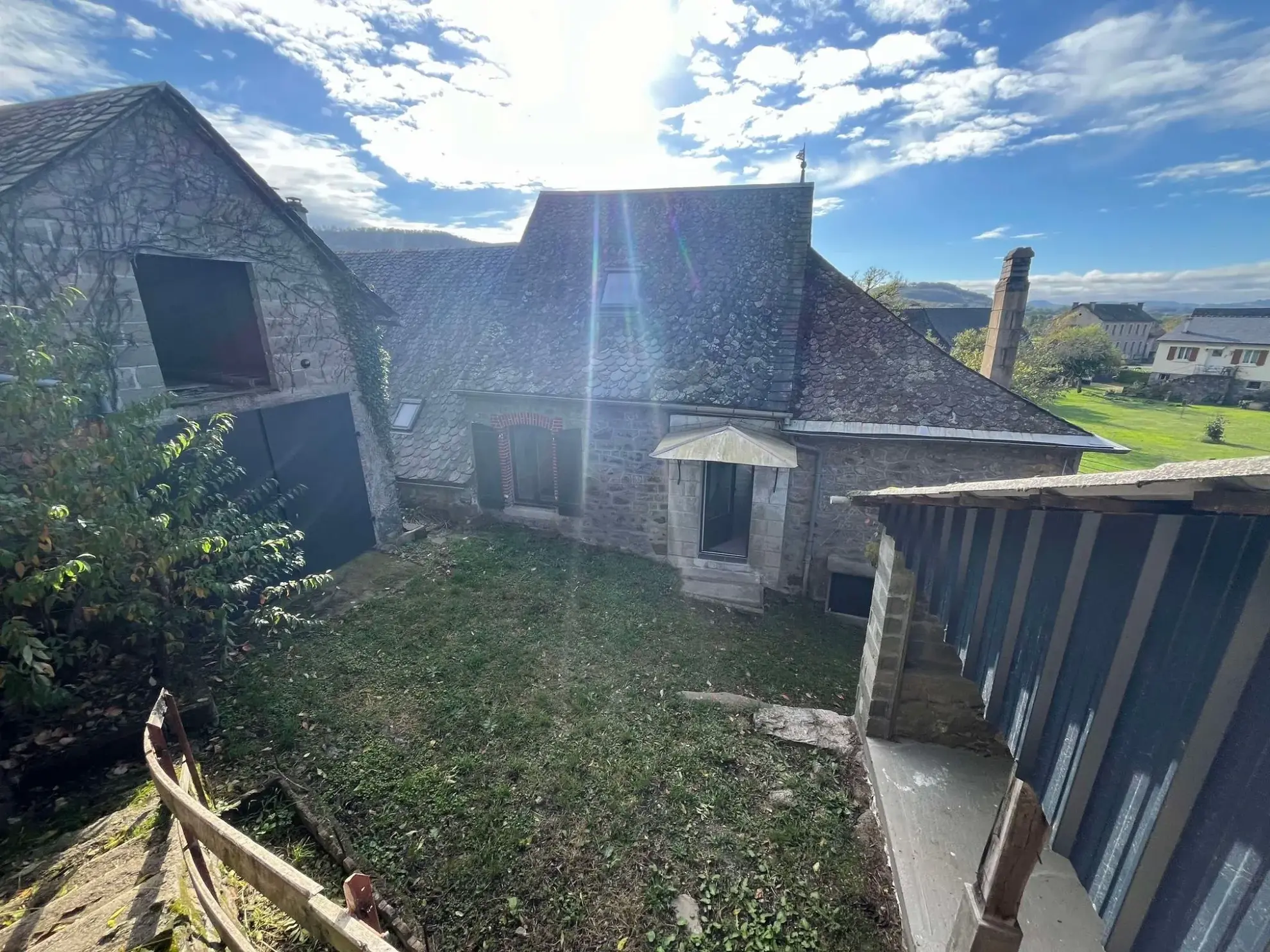 Maison Charmante maison rénovée à Vebret avec jardin et garage, louée jusqu'en 2026 