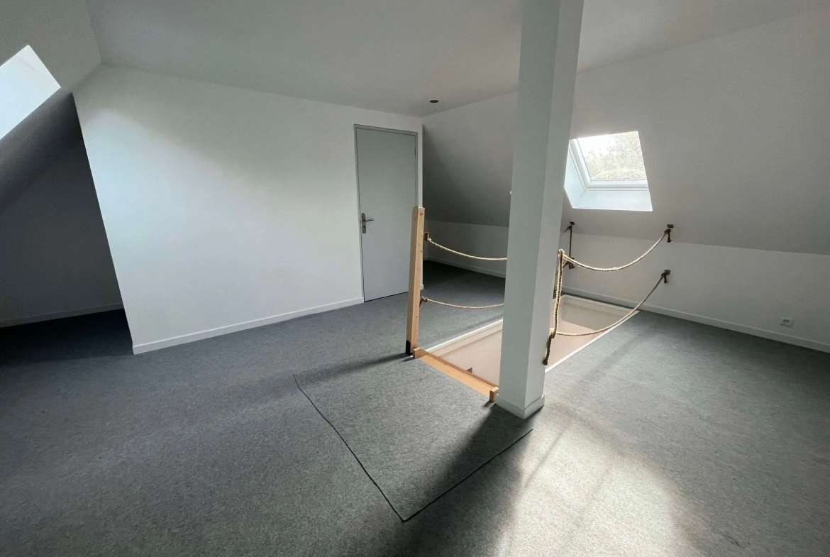 Chambre 3 Charmante maison rénovée à Vebret avec jardin et garage, louée jusqu'en 2026 