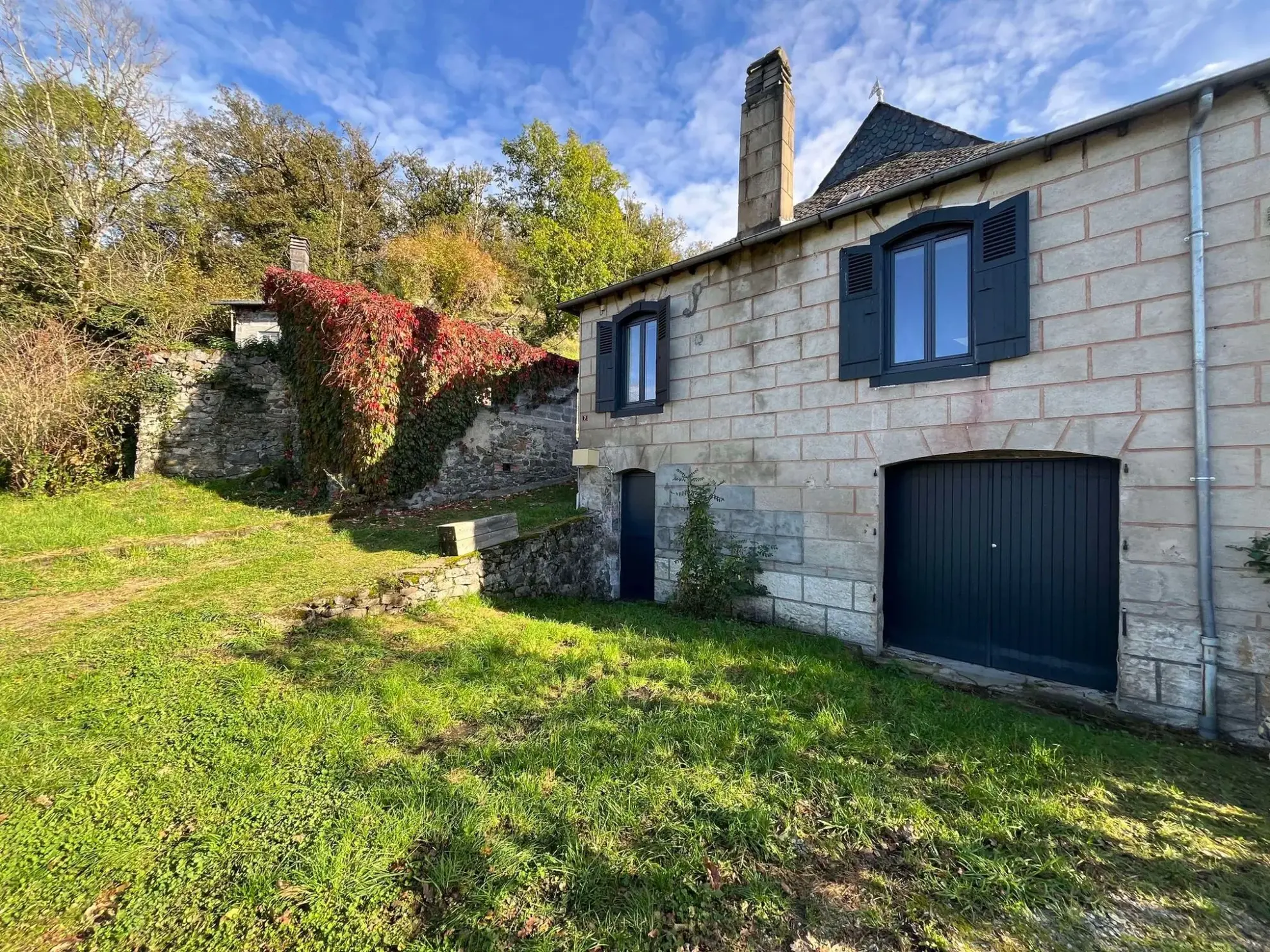 Maison Charmante maison rénovée à Vebret avec jardin et garage, louée jusqu'en 2026 
