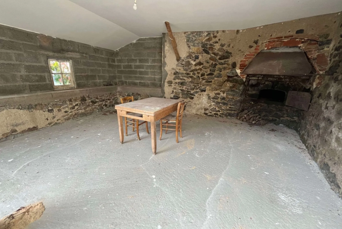 Four à pain Charmante maison rénovée à Vebret avec jardin et garage, louée jusqu'en 2026 