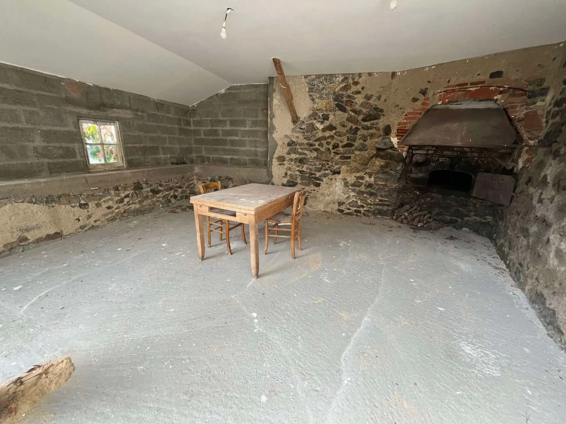 Four à pain Charmante maison rénovée à Vebret avec jardin et garage, louée jusqu'en 2026 