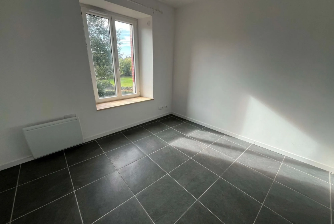 Chambre 2 Charmante maison rénovée à Vebret avec jardin et garage, louée jusqu'en 2026 