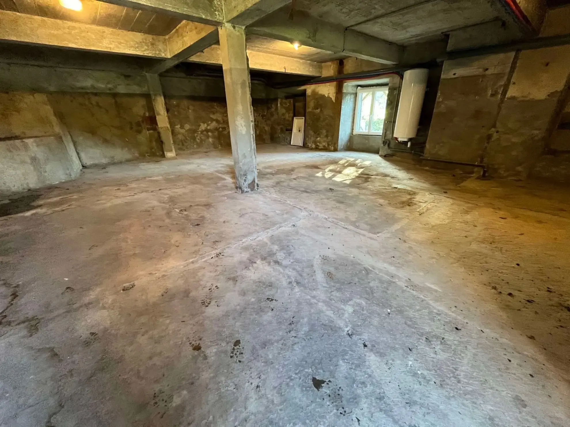 Sous-sol Charmante maison rénovée à Vebret avec jardin et garage, louée jusqu'en 2026 