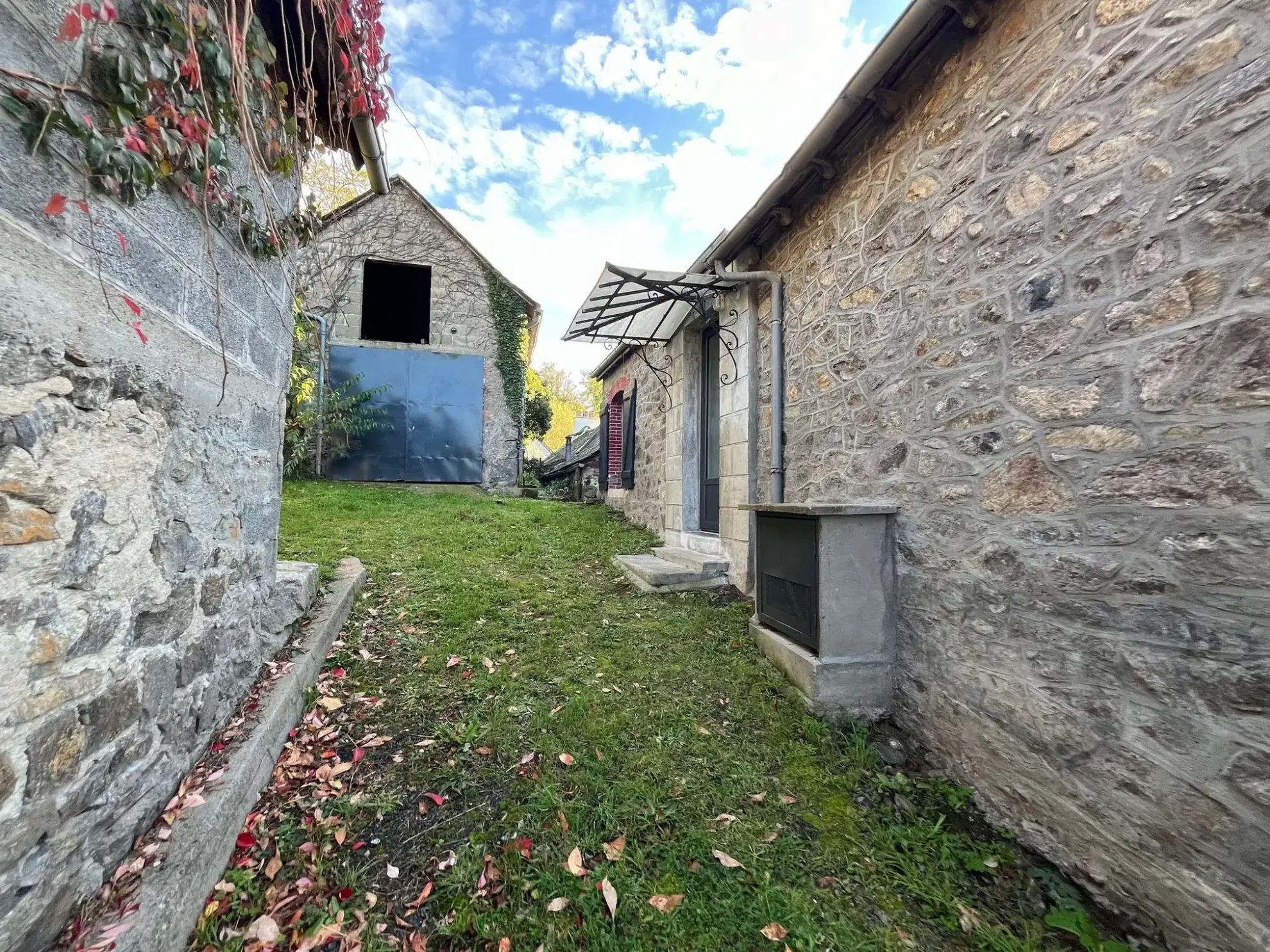 Maison Charmante maison rénovée à Vebret avec jardin et garage, louée jusqu'en 2026 