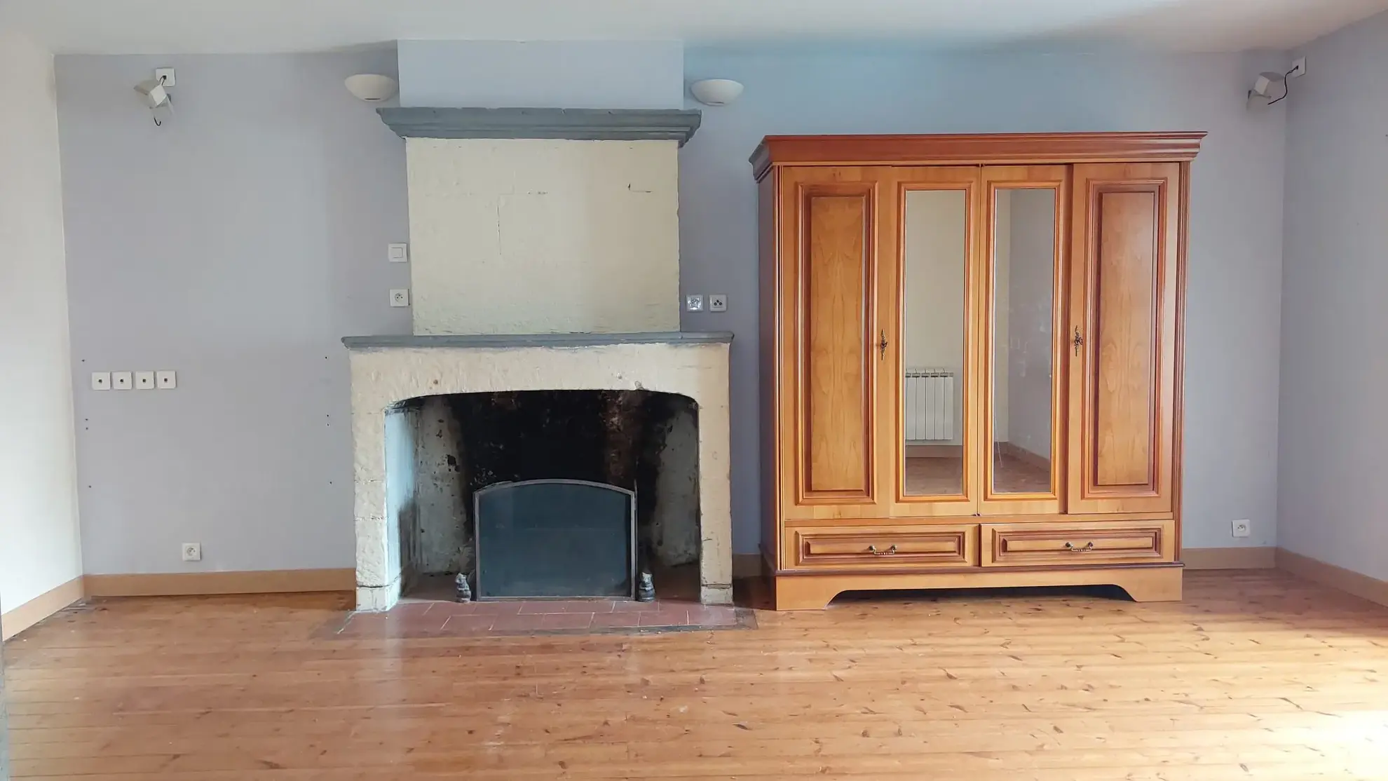 Maison en pierre avec jardinet à Saint-Savinien – Résidence secondaire prête à vivre 