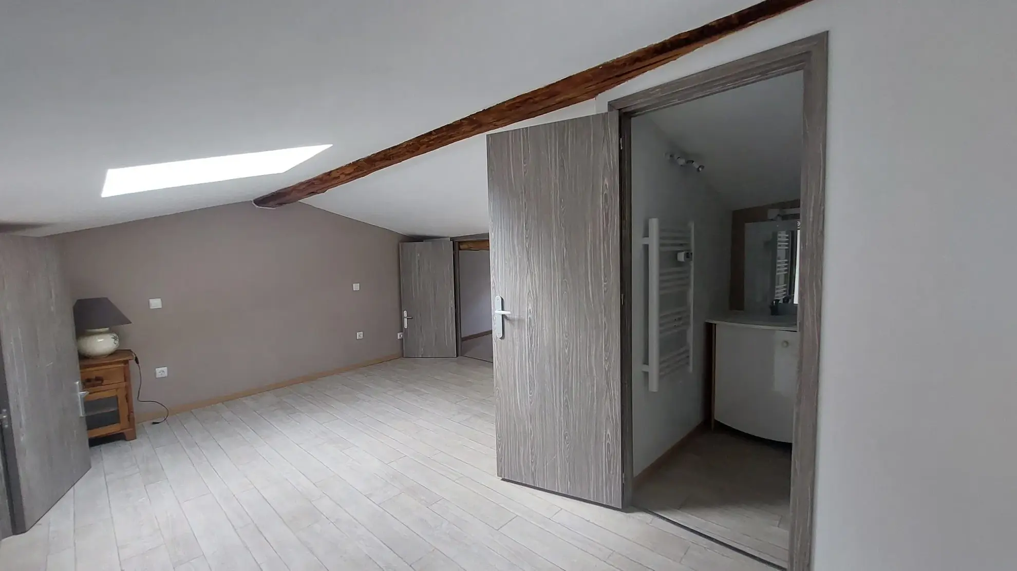 Maison en pierre avec jardinet à Saint-Savinien – Résidence secondaire prête à vivre 