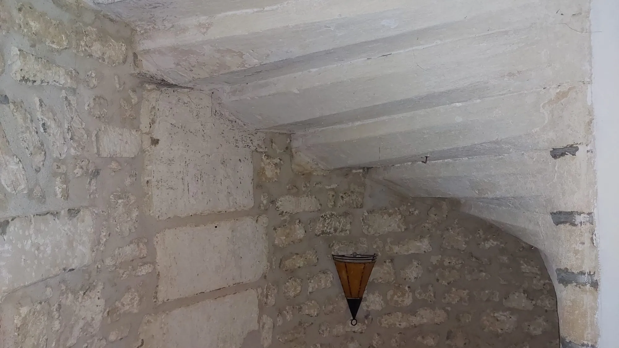 Maison en pierre avec jardinet à Saint-Savinien – Résidence secondaire prête à vivre 