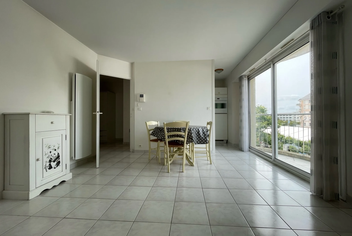 Studio en centre-ville des Sables-d'Olonne, proche plage, avec balcon et cave 