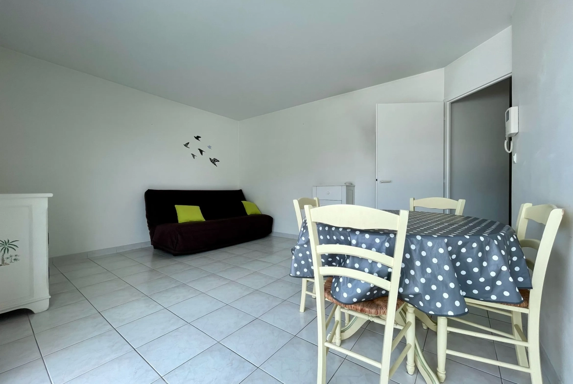 Studio en centre-ville des Sables-d'Olonne, proche plage, avec balcon et cave 