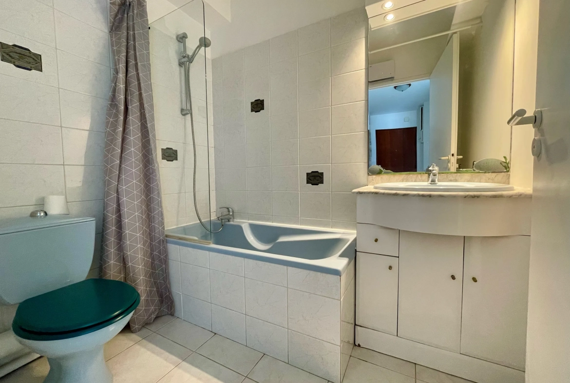 Studio en centre-ville des Sables-d'Olonne, proche plage, avec balcon et cave 