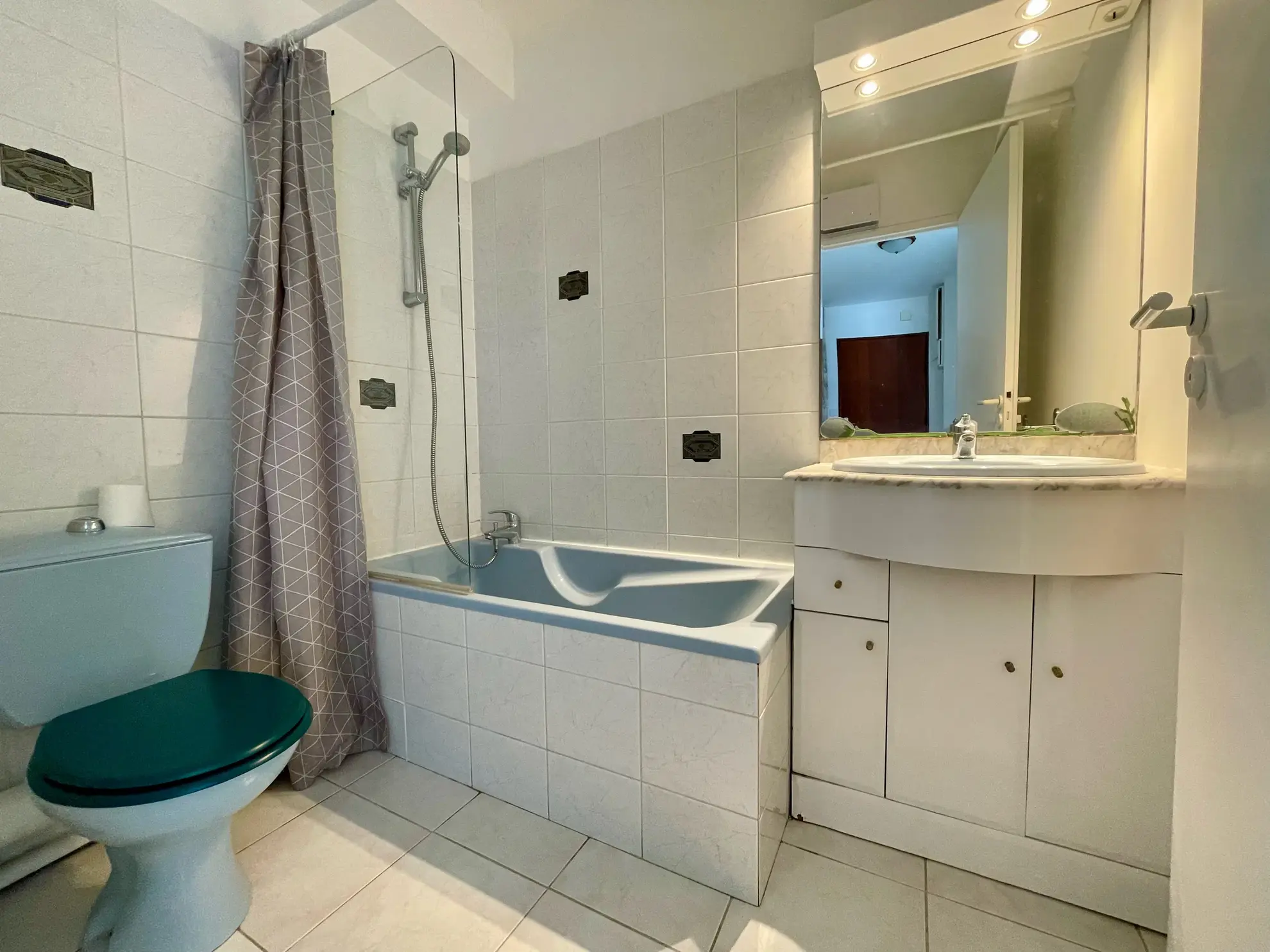 Studio en centre-ville des Sables-d'Olonne, proche plage, avec balcon et cave 