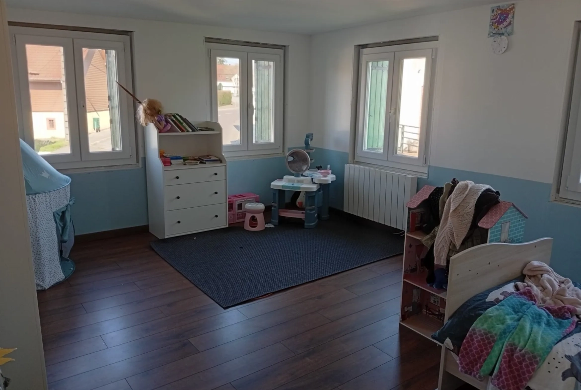Grande maison de 12 pièces à Foussemagne avec terrain de 21 ares 