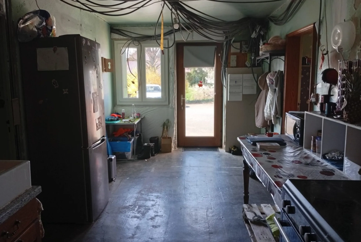 Grande maison de 12 pièces à Foussemagne avec terrain de 21 ares 