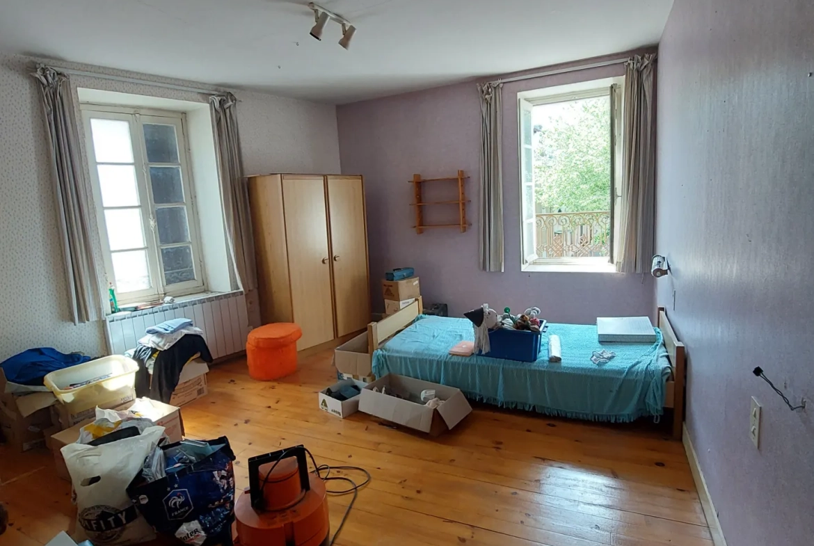 Maison de village avec local commercial à Brusque - potentiel résidentiel et commercial 