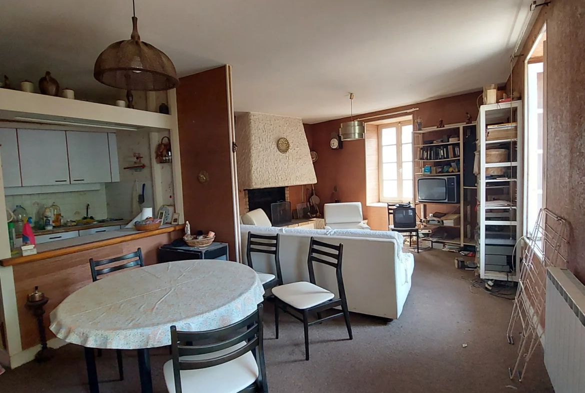 Maison de village avec local commercial à Brusque - potentiel résidentiel et commercial 