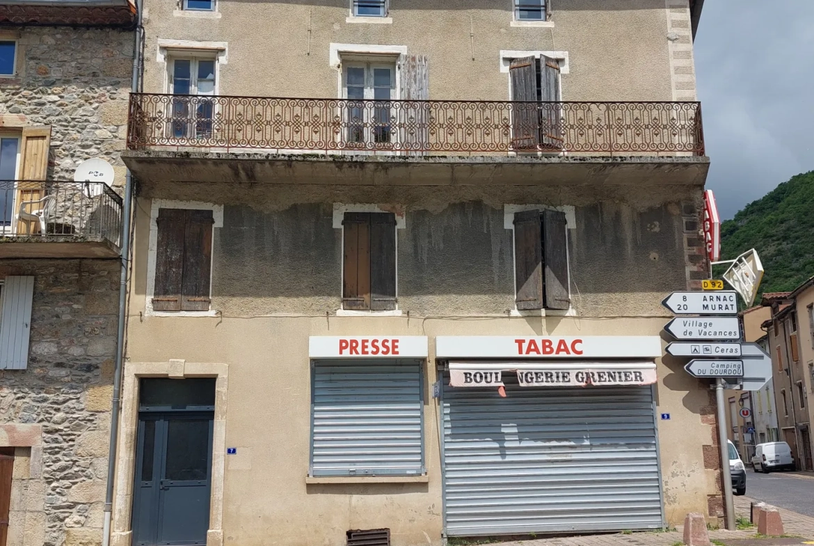 Maison de village avec local commercial à Brusque - potentiel résidentiel et commercial 