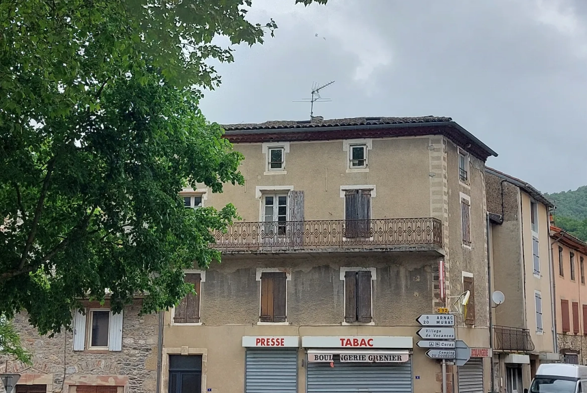 Maison de village avec local commercial à Brusque - potentiel résidentiel et commercial 
