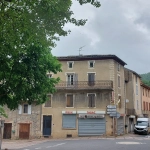 Maison de village avec local commercial à Brusque - potentiel résidentiel et commercial