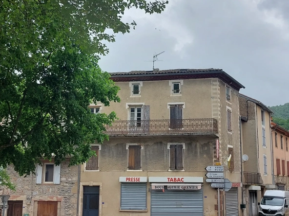 Maison de village avec local commercial à Brusque - potentiel résidentiel et commercial