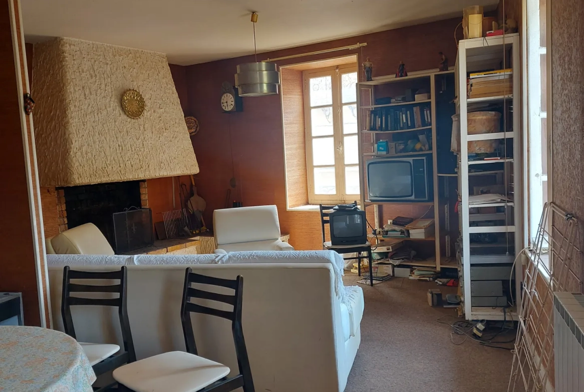 Maison de village avec local commercial à Brusque - potentiel résidentiel et commercial 