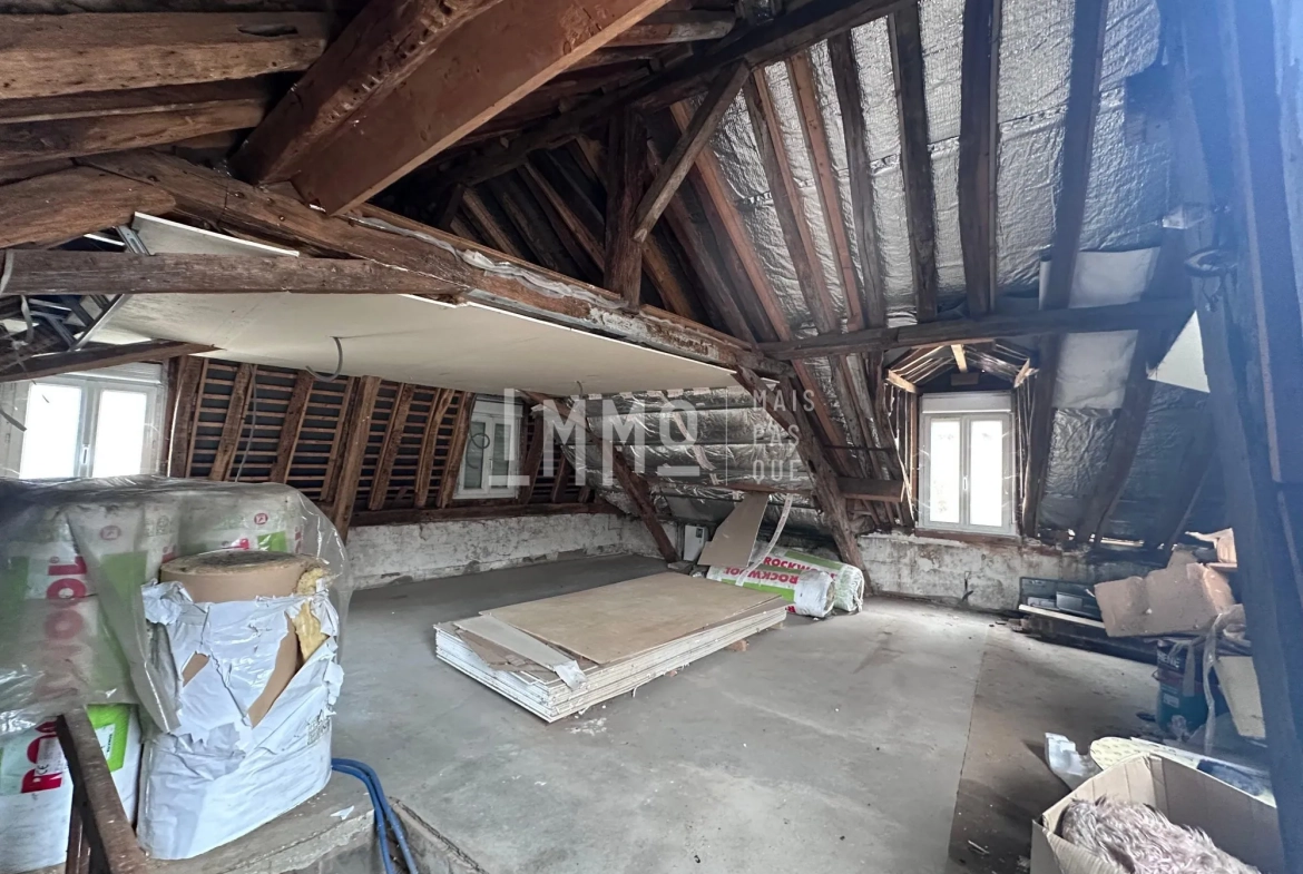 Maison à restaurer à Montval-sur-Loir, 2 chambres, cour et cave 
