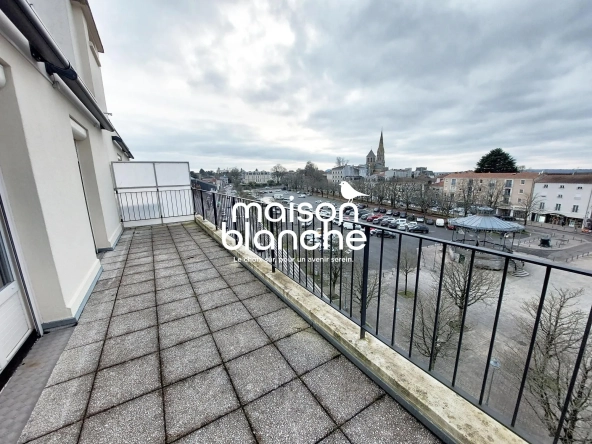 Balcon À vendre appartement T2 avec terrasse à Parthenay en centre-ville