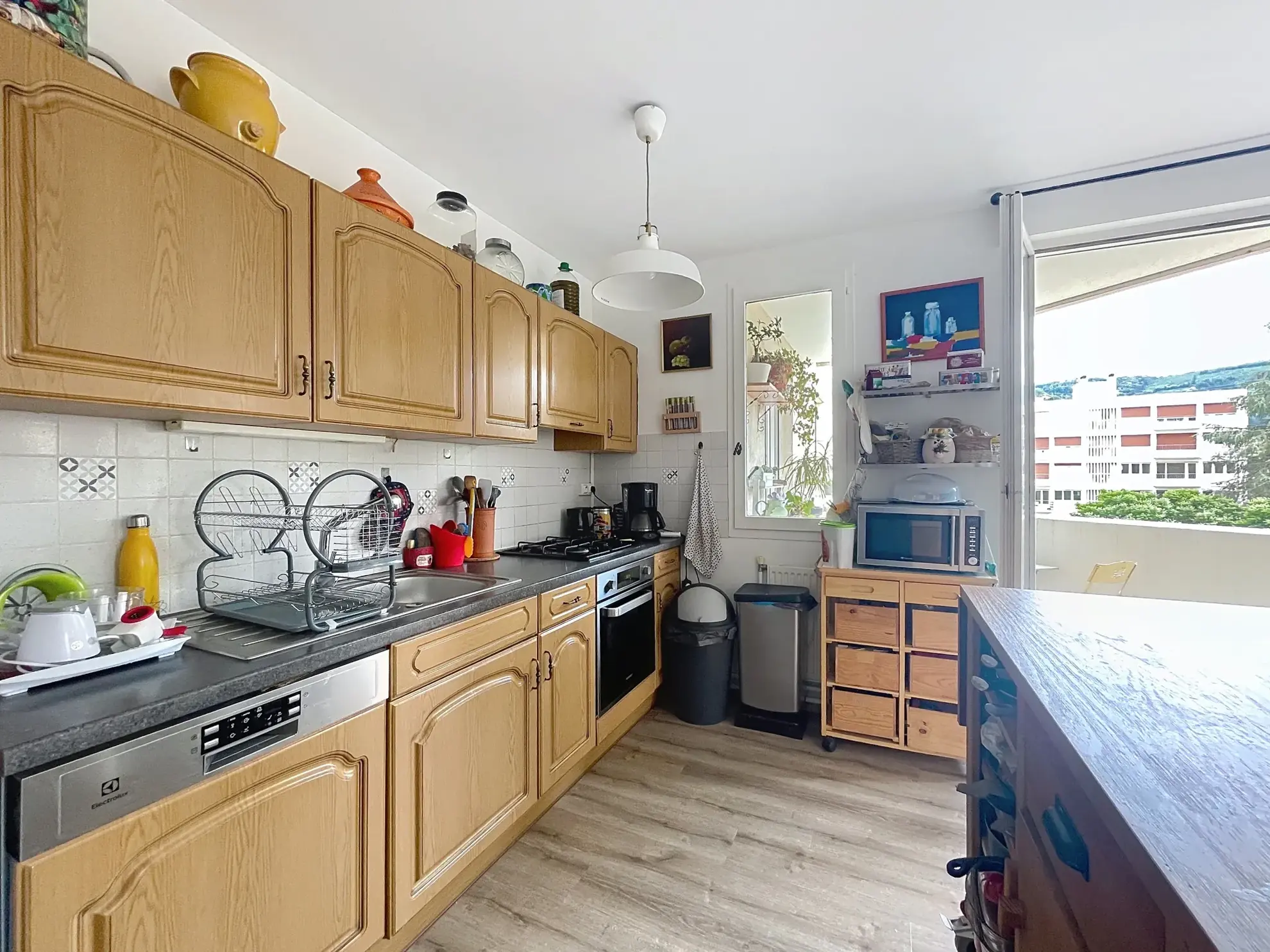 Appartement T4 avec terrasse et garage double à Saint-Étienne près de la Place Bellevue 