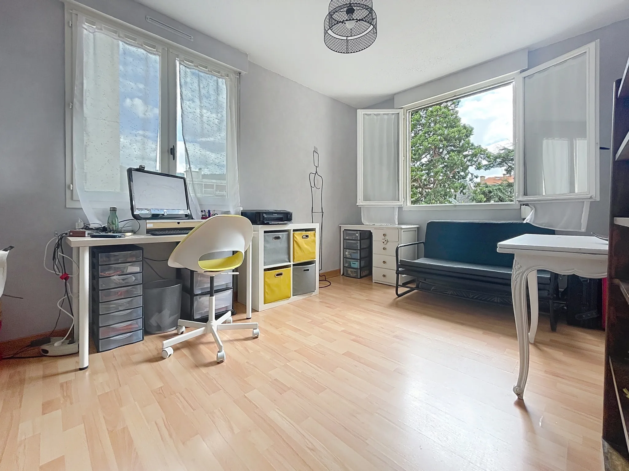 Appartement T4 avec terrasse et garage double à Saint-Étienne près de la Place Bellevue 