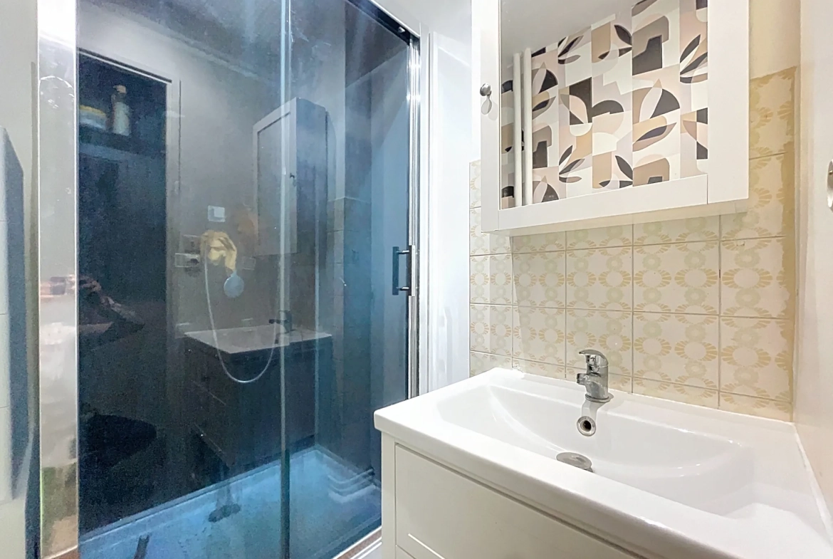Appartement T4 avec terrasse et garage double à Saint-Étienne près de la Place Bellevue 