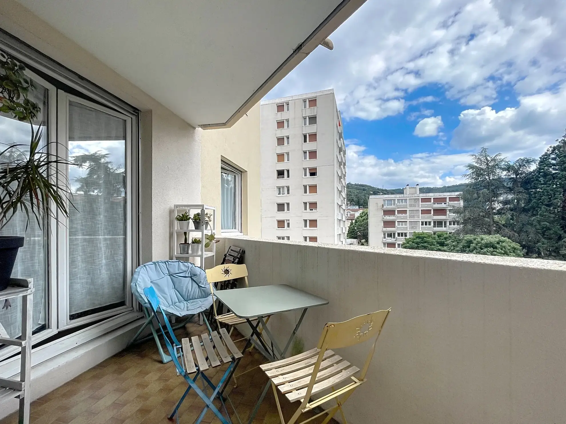 Appartement T4 avec terrasse et garage double à Saint-Étienne près de la Place Bellevue 