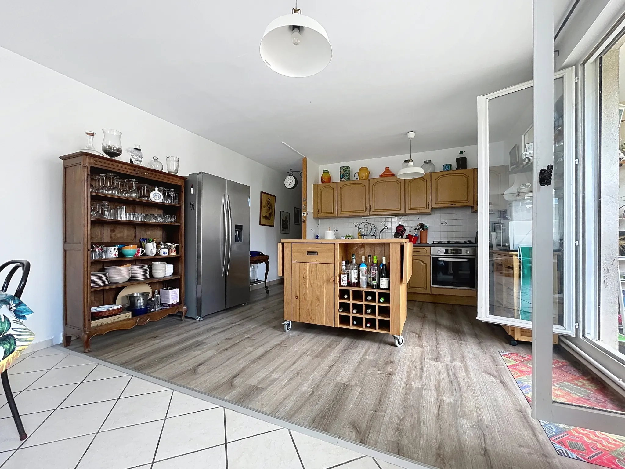 Appartement T4 avec terrasse et garage double à Saint-Étienne près de la Place Bellevue 