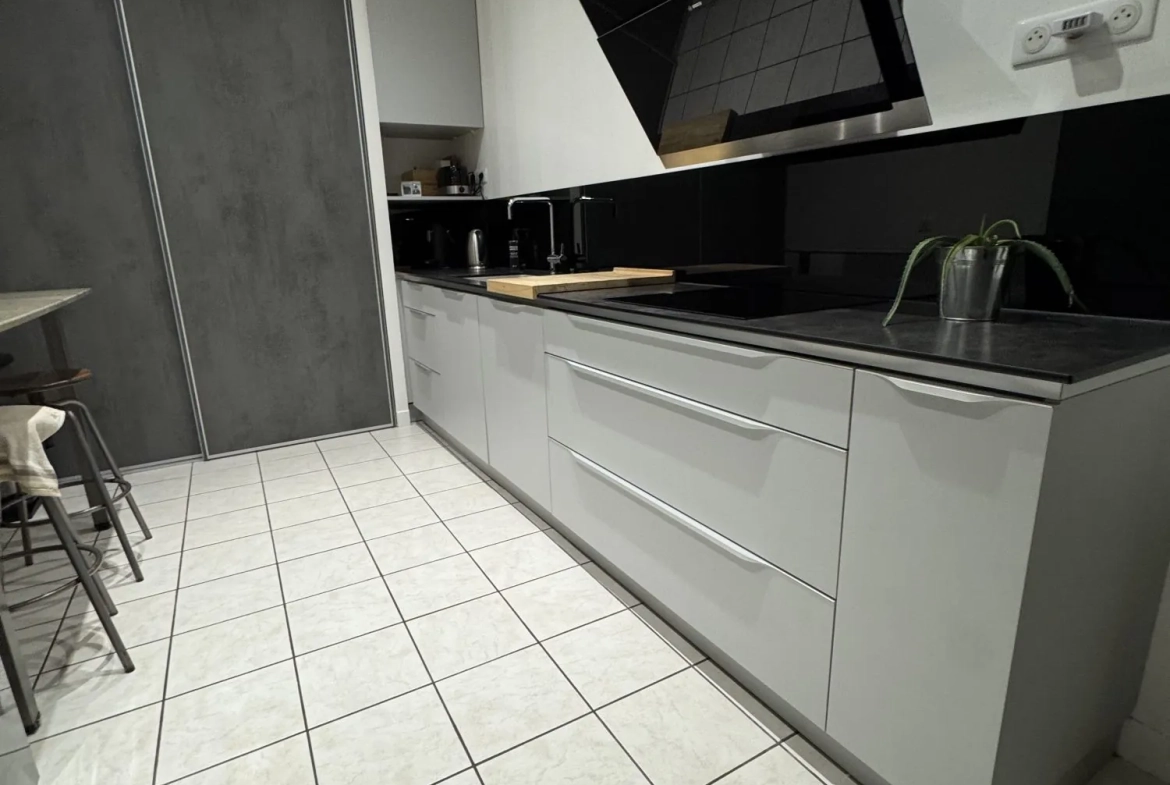 Appartement T4 rénové à Nancy, proche de la Place Stanislas avec garage, faible consommation énergique 
