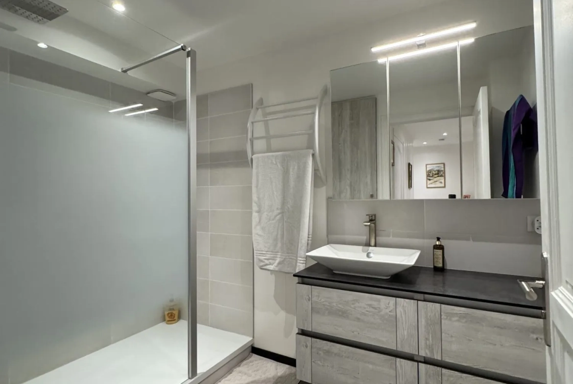 Appartement T4 rénové à Nancy, proche de la Place Stanislas avec garage, faible consommation énergique 