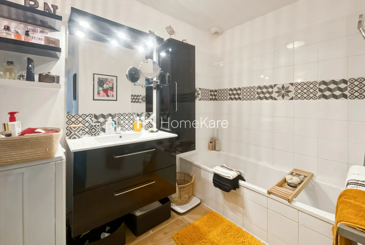 À vendre maison mitoyenne de 85 m² à Bressols avec jardin et garage 