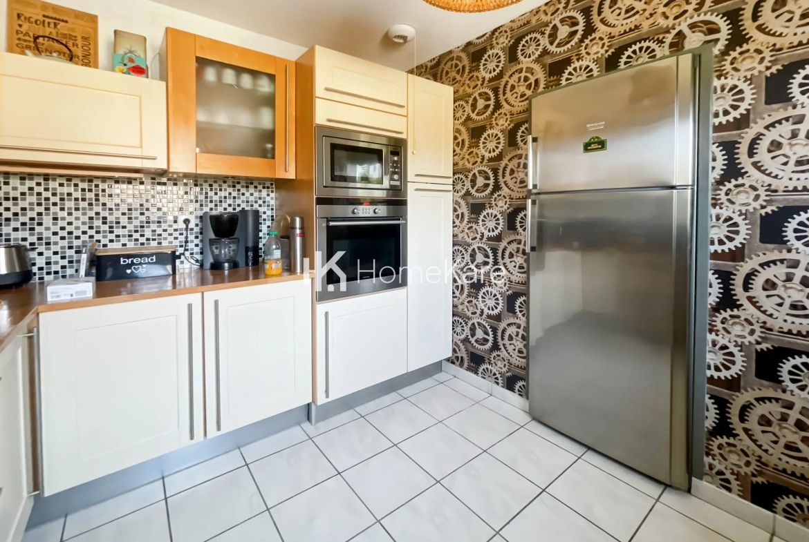 À vendre maison mitoyenne de 85 m² à Bressols avec jardin et garage 
